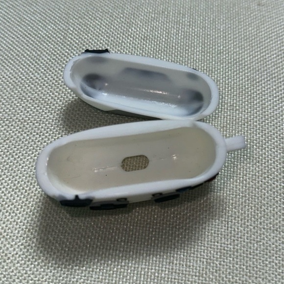 Xbox One Controller AirPods Pro Case - Picture 4 of 4